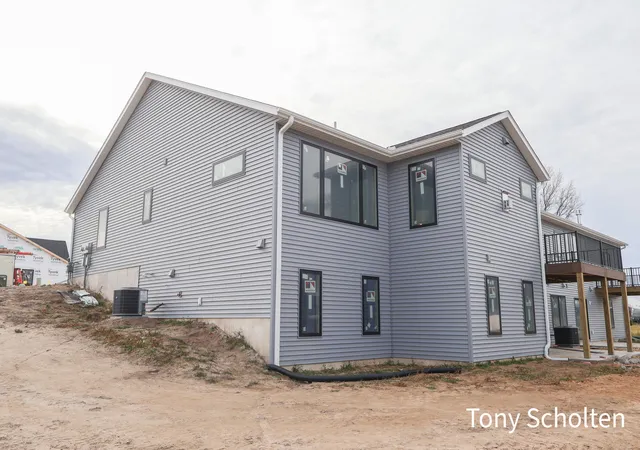 2nd image of 5133 Blendon Mdw Cir, Hudsonville, MI 49426