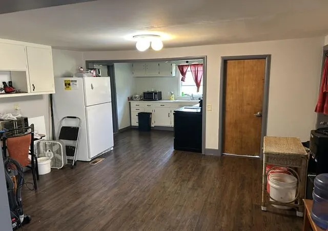 4th image of 1984 Greenly Ave, Benton Harbor, MI 49022 | MLS# 69026037601