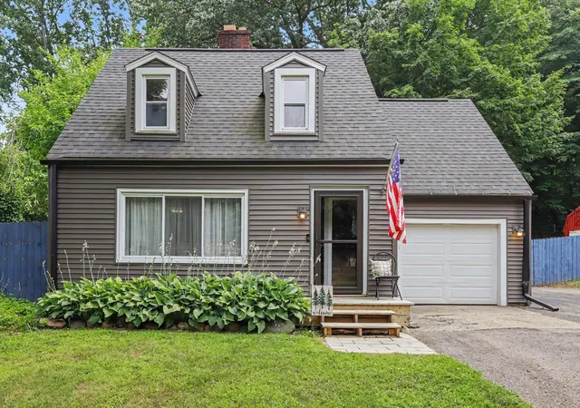 1st image of 109 W Sunset Blvd W, Battle Creek, MI 49017 | MLS# 66026037598