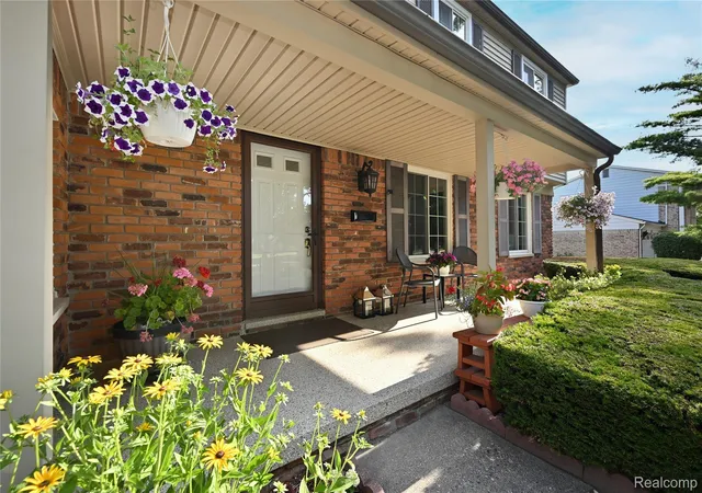 3rd image of 2032 Kristin Dr, Troy, MI 48084 | MLS# 20261056699