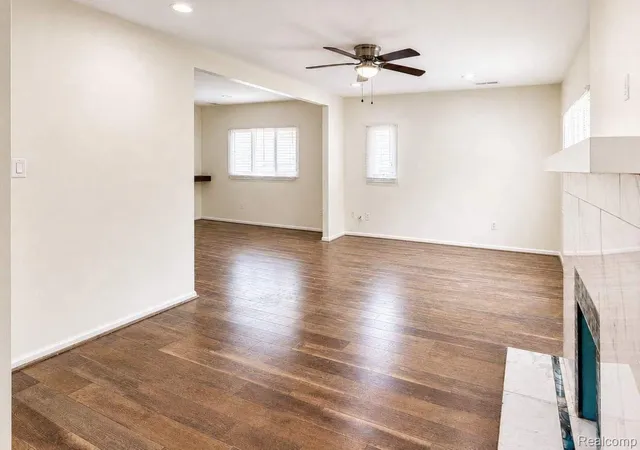Listing Photo 5 - Condo for sale in building located at 5081-5083 Buckingham Ave, Detroit, MI 48224