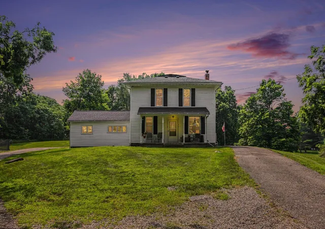 Photo 2 of Single family home for sale at 315 S Washington St, Manchester, MI 48158 | MLS# 81026037610 | Listing updated on 2026-09-16