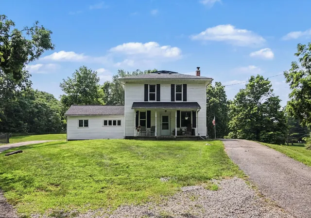 Photo 3 of Single family home for sale at 315 S Washington St, Manchester, MI 48158 | MLS# 81026037610 | Listing updated on 2026-09-16
