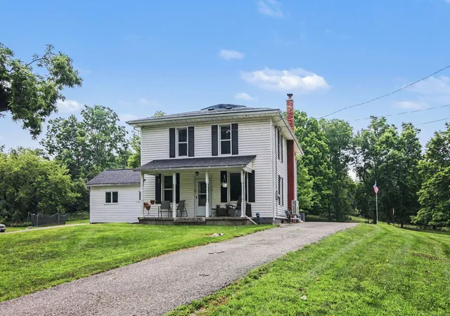 Photo 3 of Single family home for sale at 315 S Washington St, Manchester, MI 48158 | MLS# 81026037610 | Listing updated on 2026-09-18