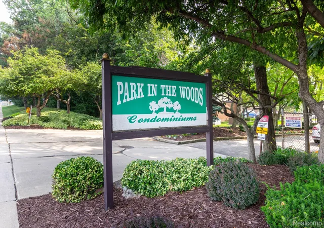 Listing Photo 5 - Condo for sale in building located at 7 Parkplace W, Allen Park, MI 48101 - Unit #7