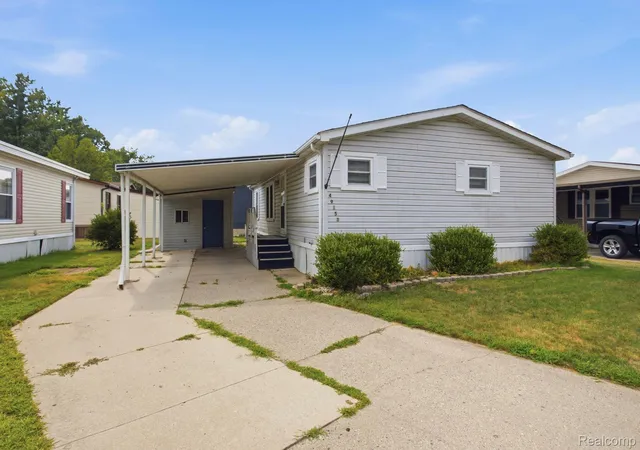 2nd image of 49153 Cranberry Ct, Shelby Township, MI 48315 | MLS# 20261056733
