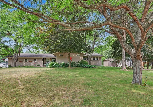 2nd image of 507 Floral Dr, Belding, MI 48809 | MLS# 65026037622