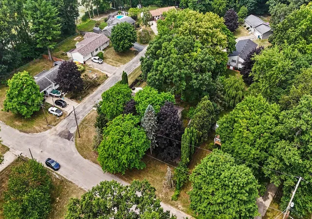 41st image of 507 Floral Dr, Belding, MI 48809 | MLS# 65026037622