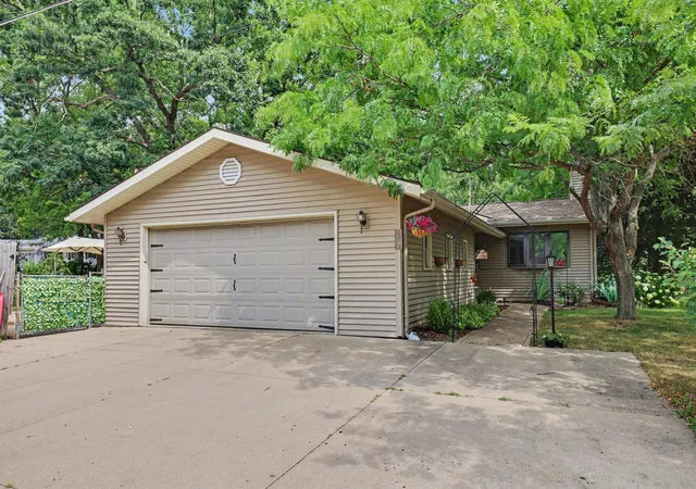Photo 4 of Single family home for sale at 507 Floral Dr, Belding, MI 48809 | MLS# 65026037622 | Listing updated on 2026-09-19