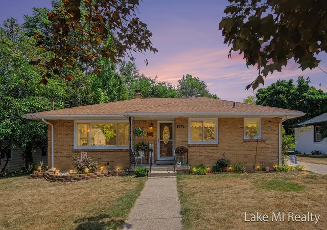 Photo 1 of Single family home for sale at 938 Calvary Ave Nw, Grand Rapids, MI 49504 | MLS# 65026037631 | Listing updated on 2026-10-03