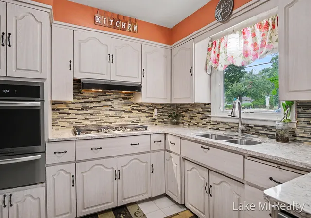 Photo 2 of Single family home for sale at 938 Calvary Ave Nw, Grand Rapids, MI 49504 | MLS# 65026037631 | Listing updated on 2026-10-03
