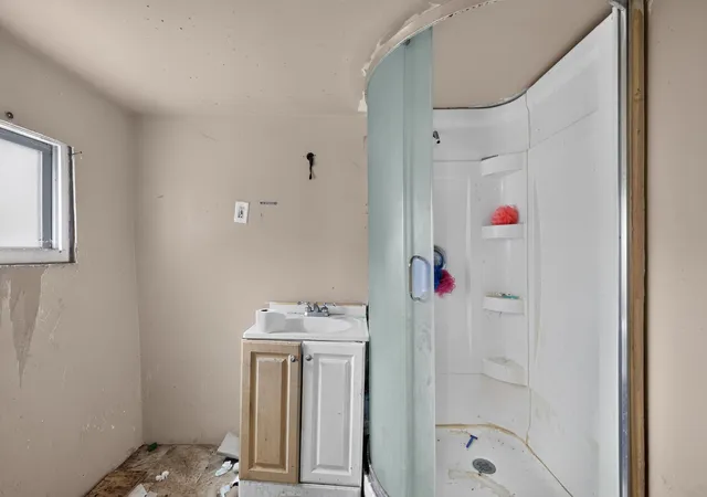Photo 3 of Single family home for sale at 909 N Johnson St, Bay City, MI 48708 | MLS# 69026037634 | Listing updated on 2026-09-11