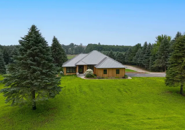 Photo 4 of Single family home for sale at 7692 Crisp Rd, Williamsburg, MI 49690 | MLS# 78080071347 | Listing updated on 2026-08-21