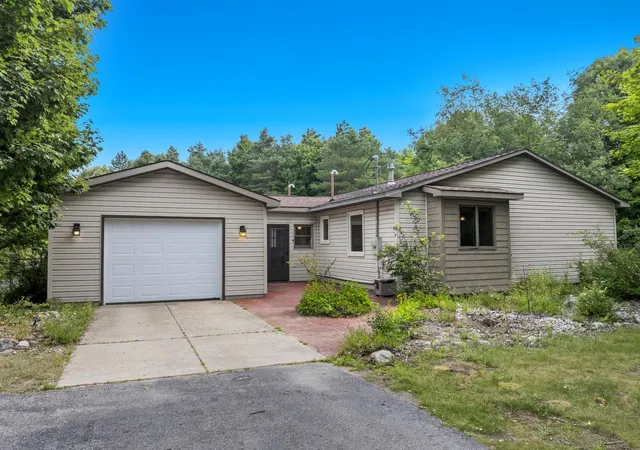 Photo 4 of Single family home for sale at 7788 Love Rd, Benzonia, MI 49616 | MLS# 78080071348 | Listing updated on 2026-08-19