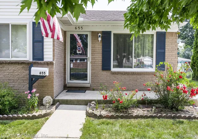 Photo 2 of Single family home for sale at 655 Georgia Ave, Marysville, MI 48040 | MLS# 20261056772 | Listing updated on 2026-09-13