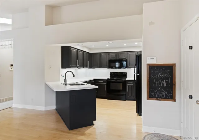 Listing Photo 4 - Condo for sale in building located at 6346 Squire Lake Dr, Flushing, MI 48433