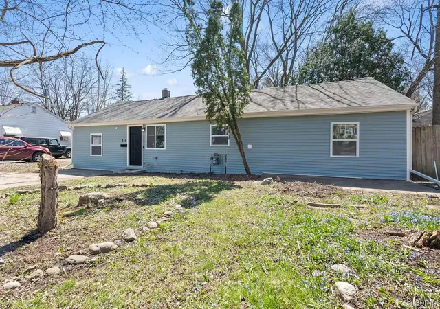 1st image of 615 W Hodge Ave, Lansing, MI 48910 | MLS# 20261056781