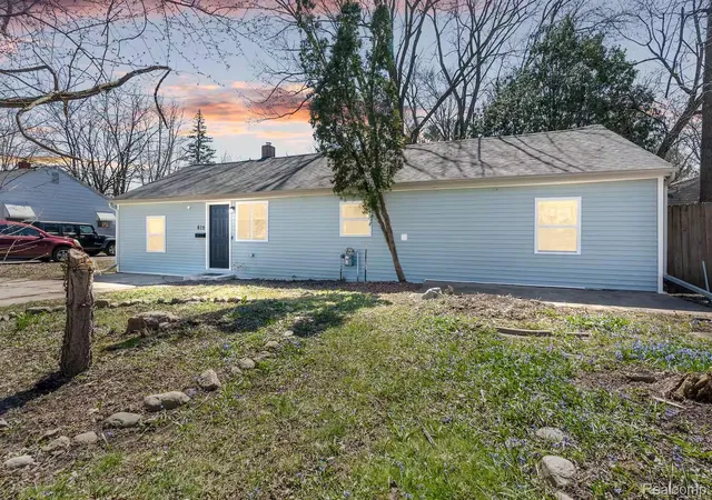 22nd image of 615 W Hodge Ave, Lansing, MI 48910 | MLS# 20261056781