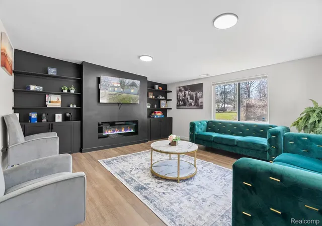 Photo 3 of Single family home for sale at 615 W Hodge Ave, Lansing, MI 48910 | MLS# 20261056781 | Listing updated on 2026-09-11