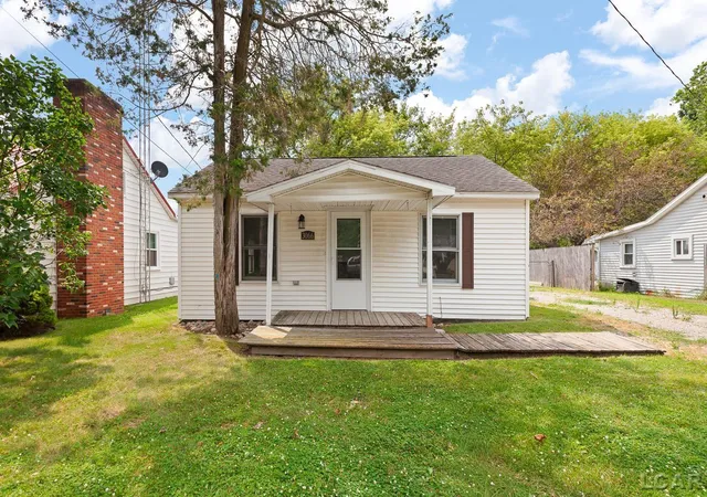 Photo 1 of Single family home for sale at 3066 Bent Oak Hwy, Adrian, MI 49221 | MLS# 56050215778 | Listing updated on 2026-09-01