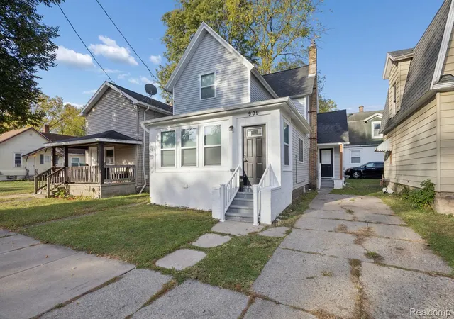2nd image of 909 N Pine St, Lansing, MI 48906 | MLS# 20261056790