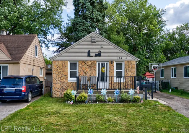 Photo 1 of Sale Pending at 134 Chopin St, Troy, MI 48083 | MLS# 20261056791 | Listing updated on 2026-09-05