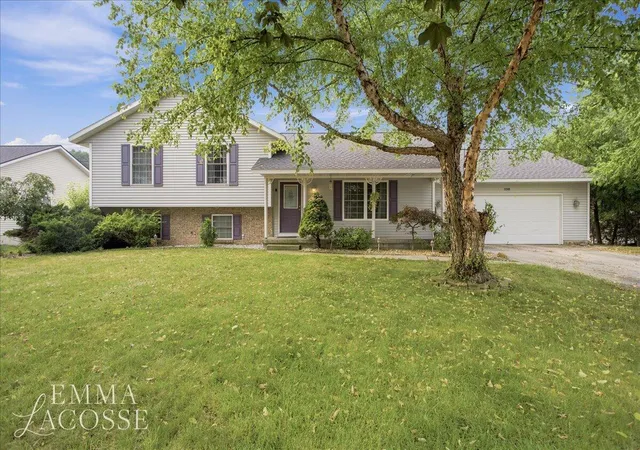 Photo 1 of Single family home for sale at 3560 Rush Crk Dr, Hudsonville, MI 49426 | MLS# 65026037643 | Listing updated on 2026-09-16