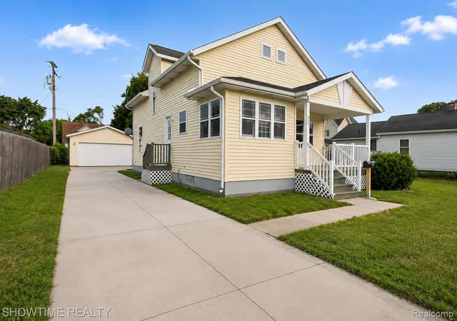 Photo 1 of Sale Pending at 717 Griswold St, Port Huron, MI 48060 | MLS# 20261056797 | Listing updated on 2026-07-26