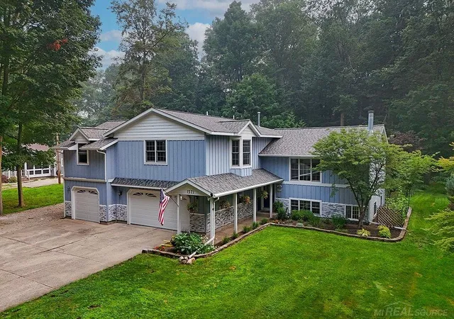 Photo 1 of Single family home for sale at 1571 Waukazoo Dr, Holland, MI 49424 | MLS# 58050215783 | Listing updated on 2026-08-03