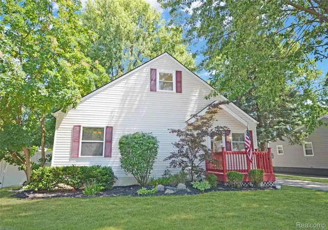 Photo 2 of Single family home for sale at 26550 Oakland St, Roseville, MI 48066 | MLS# 20261056800 | Listing updated on 2026-09-15