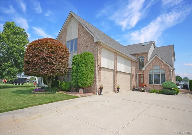 2nd image of 38048 Huron Pointe Dr, Harrison Township, MI 48045 | MLS# 20261056821