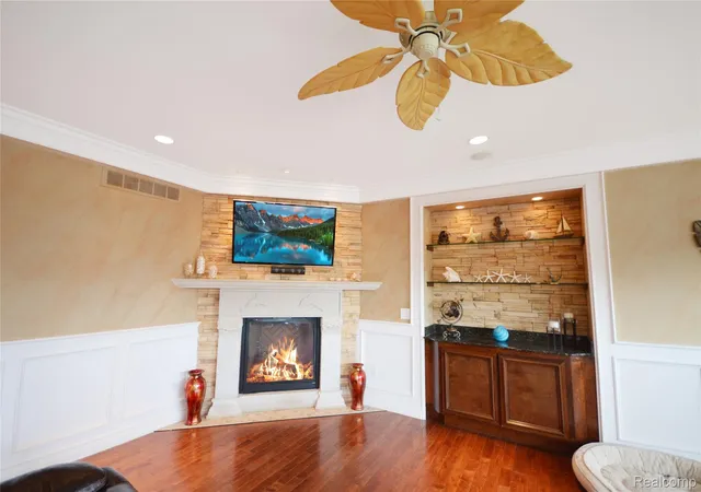 4th image of 38048 Huron Pointe Dr, Harrison Township, MI 48045 | MLS# 20261056821