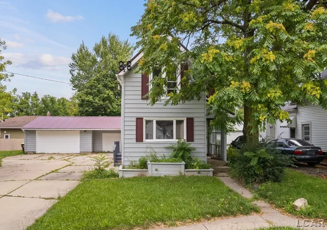 Photo 1 of Single family home for sale at 124 Bent Oak Ave, Adrian, MI 49221 | MLS# 56050215791 | Listing updated on 2026-07-22