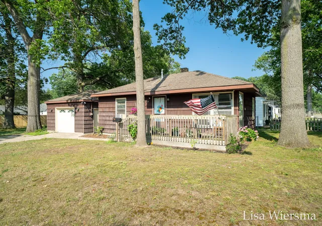 Photo 3 of Single family home for sale at 2190 W Sherman Blvd, Muskegon, MI 49441 | MLS# 65026037662 | Listing updated on 2026-08-19
