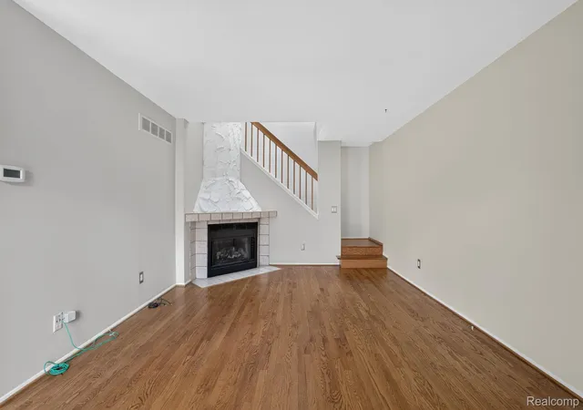 4th image of 22204 Pondview, Novi, MI 48375 | MLS# 20261056825