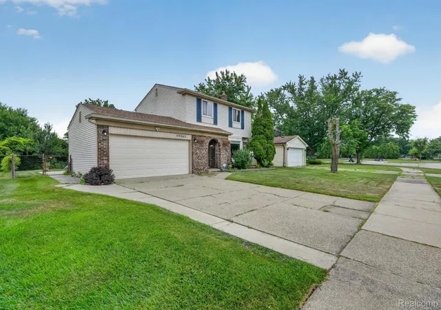 Photo 3 of Single family home for sale at 39062 Hyland Dr, Sterling Heights, MI 48310 | MLS# 20261056832 | Listing updated on 2026-09-21