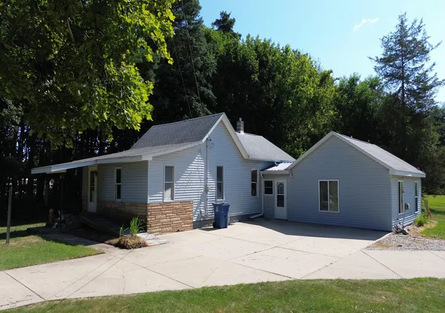 1st image of 627 S Ensley St, Howard City, MI 49329 | MLS# 72026037670