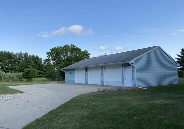 2nd image of 627 S Ensley St, Howard City, MI 49329 | MLS# 72026037670