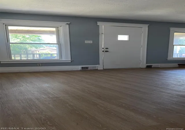 Photo 4 of Single family home for sale at 734 Cleophus Pkwy, Lincoln Park, MI 48146 | MLS# 20261056850 | Listing updated on 2026-07-23