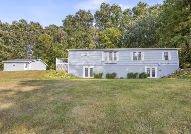 Photo 1 of Sale Pending at 830 Pinewood Ave, Battle Creek, MI 49014 | MLS# 64026037681 | Listing updated on 2026-07-29