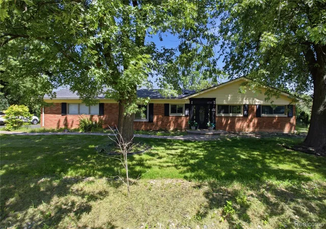 Photo 1 of Single family home for sale at 3812 Terrybrook Rd, West Bloomfield, MI 48322 | MLS# 20261056876 | Listing updated on 2026-08-24