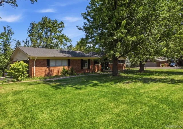 Photo 2 of Single family home for sale at 3812 Terrybrook Rd, West Bloomfield, MI 48322 | MLS# 20261056876 | Listing updated on 2026-08-24
