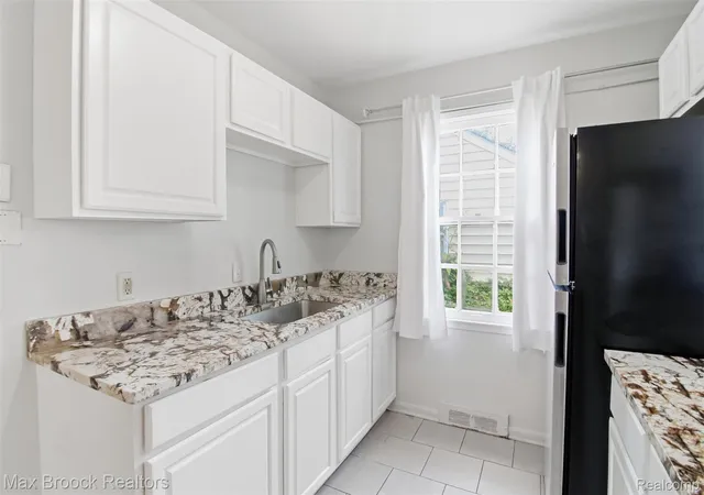 Photo 3 of Single family home for sale at 10431 Corning St, Oak Park, MI 48237 | MLS# 20261056889 | Listing updated on 2026-08-27