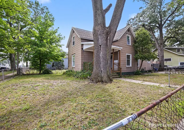 1st image of 447 W Southern Ave, Muskegon, MI 49441 | MLS# 71026037697