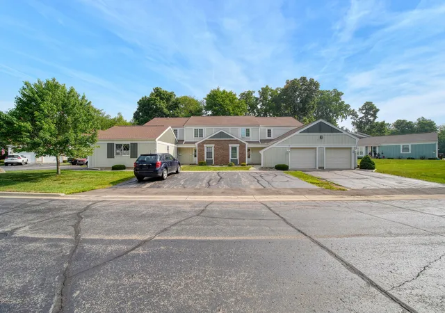 Photo 2 of Condo for sale at 2760 Walden Woods Blvd, Jackson, MI 49201 | MLS# 55026037711 | Listing updated on 2026-09-10