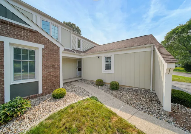 Photo 3 of Condo for sale at 2760 Walden Woods Blvd, Jackson, MI 49201 | MLS# 55026037711 | Listing updated on 2026-09-10