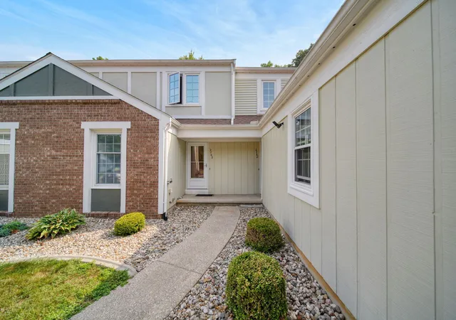 Photo 3 of Condo for sale at 2760 Walden Woods Blvd, Jackson, MI 49201 | MLS# 55026037711 | Listing updated on 2026-09-10