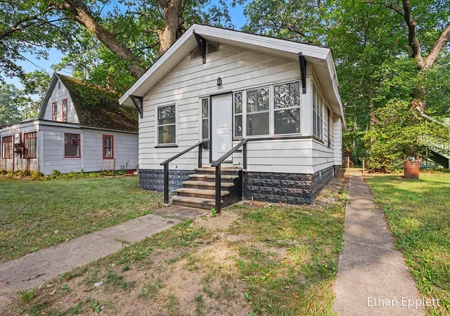 3rd image of 2825 7Th St, Muskegon, MI 49444 | MLS# 71026037696