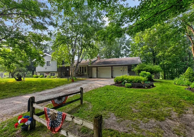 2nd image of 20210 Maple Dr, Reed City, MI 49677 | MLS# 72026037706