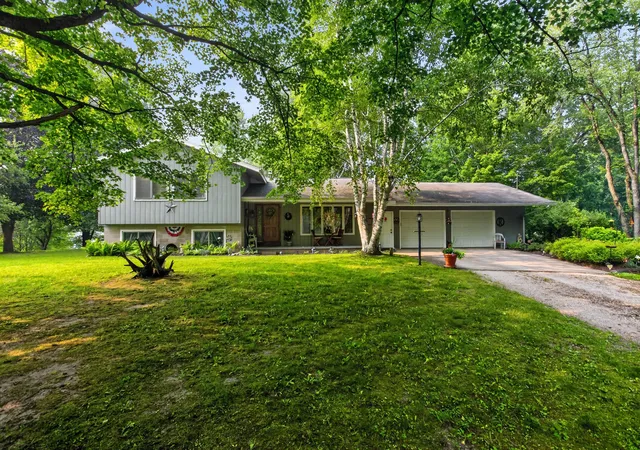 3rd image of 20210 Maple Dr, Reed City, MI 49677 | MLS# 72026037706